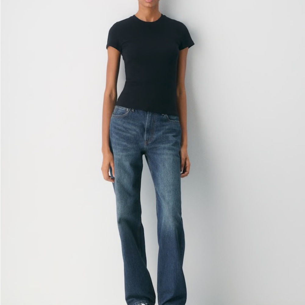 BNWT Aritzia HomeStretch Rib Tune Tshirt